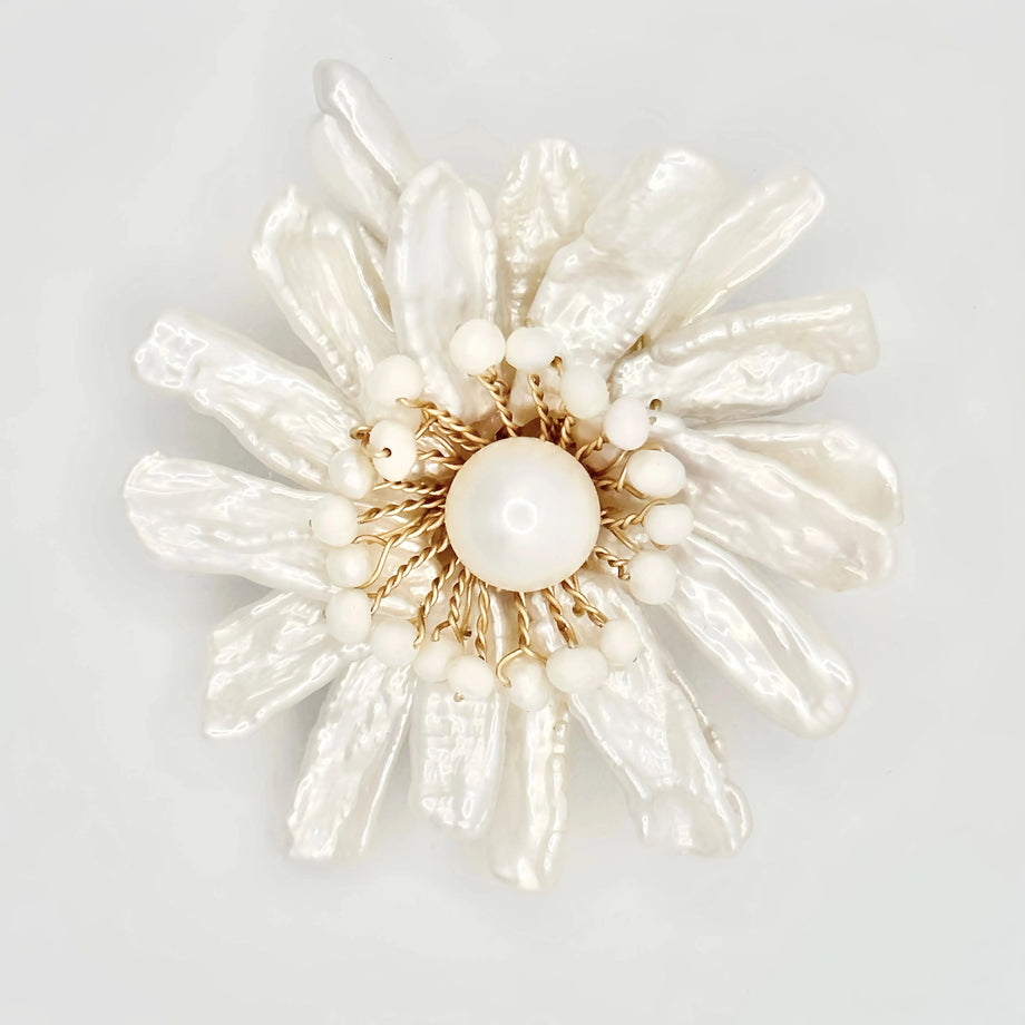 Baroque Pearls Daisy Brooch Angel Barocco