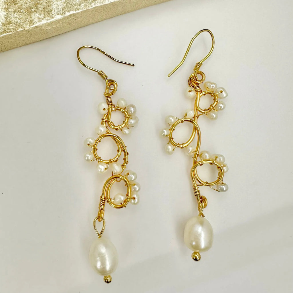 Baroque pearl looped circle gold vermeil earrings - Angel Barocco