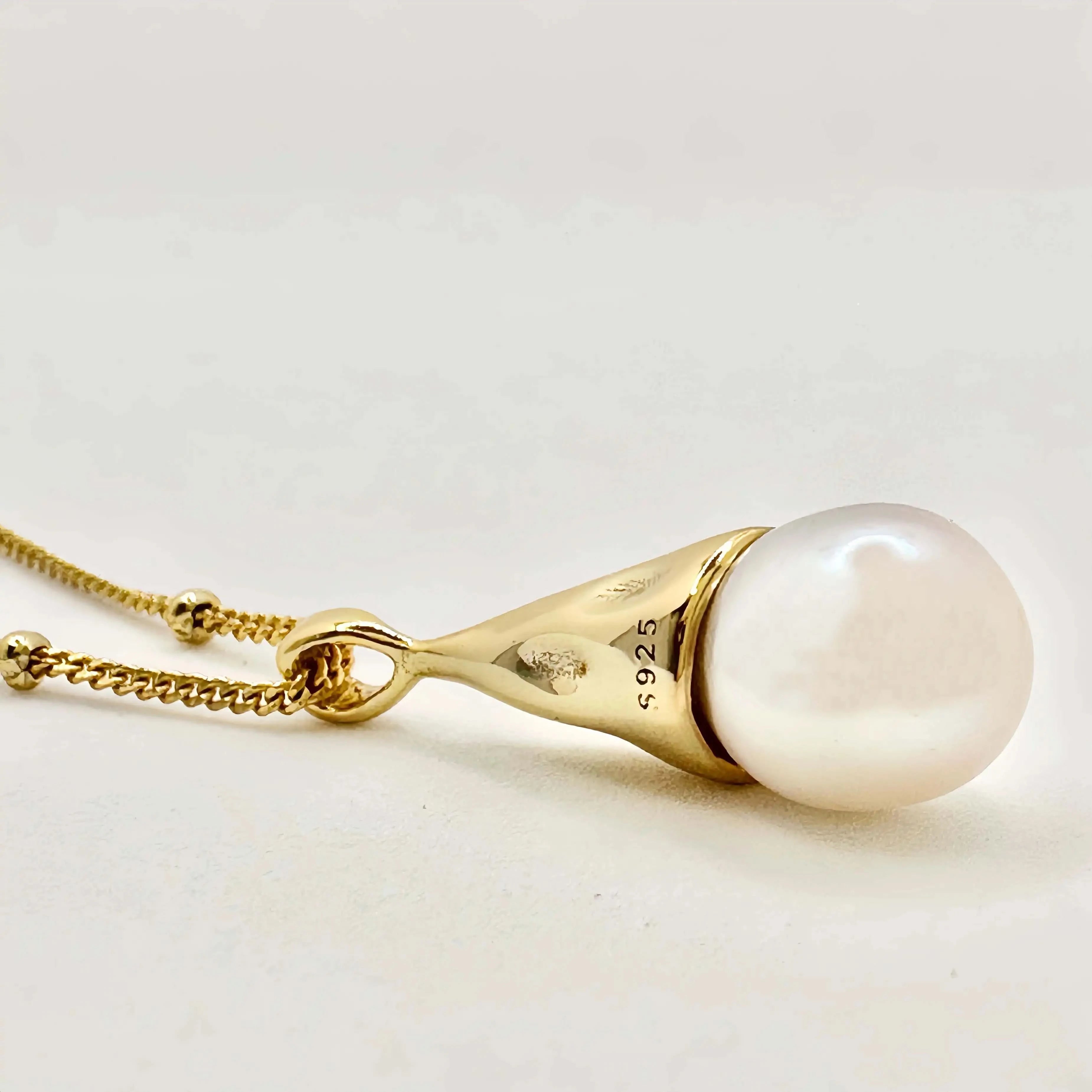 pearl and gold necklace