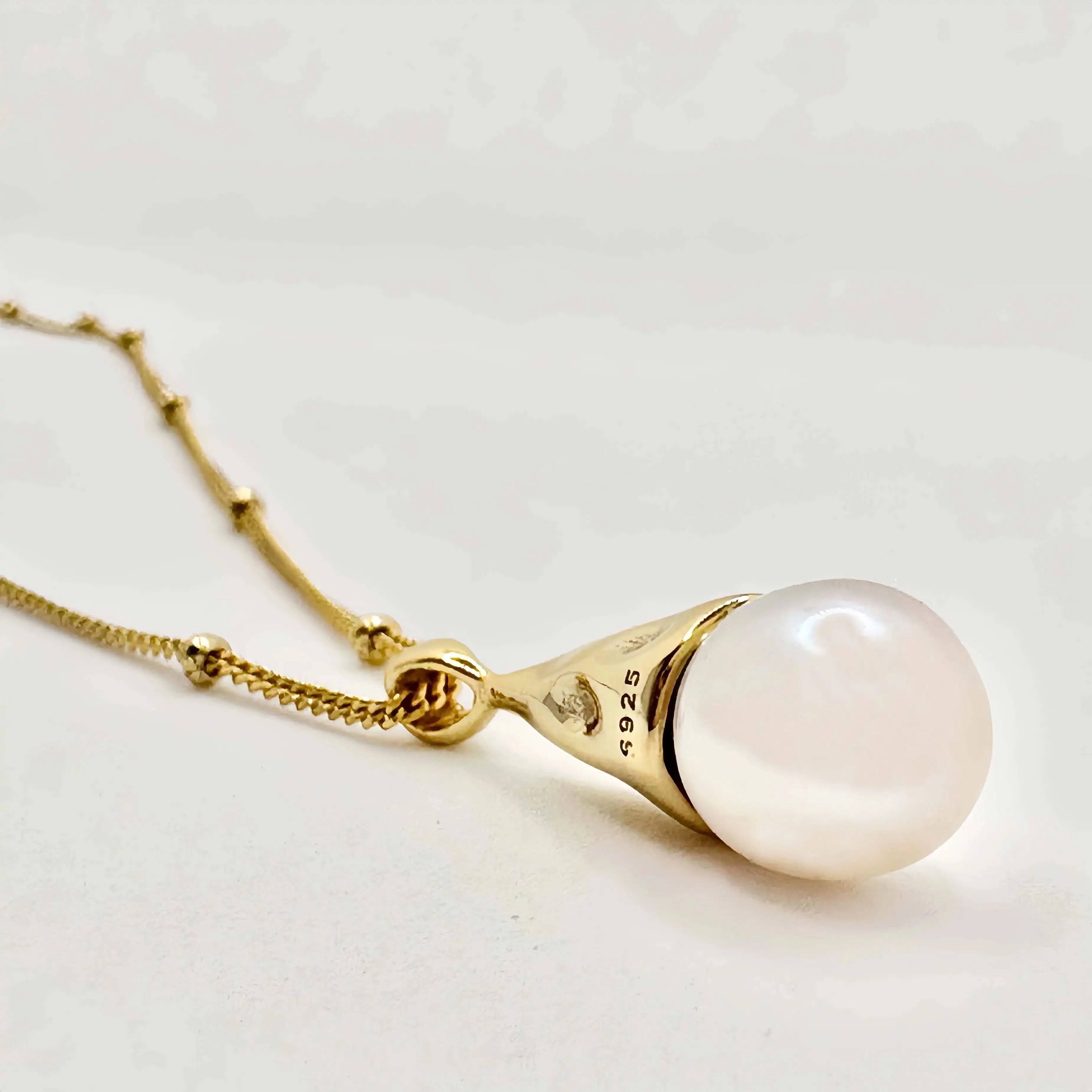 pearl and gold necklace