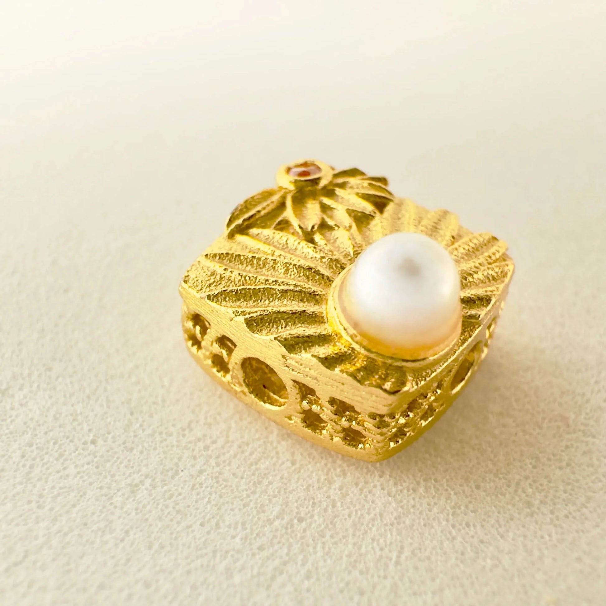 women's pearl necklace