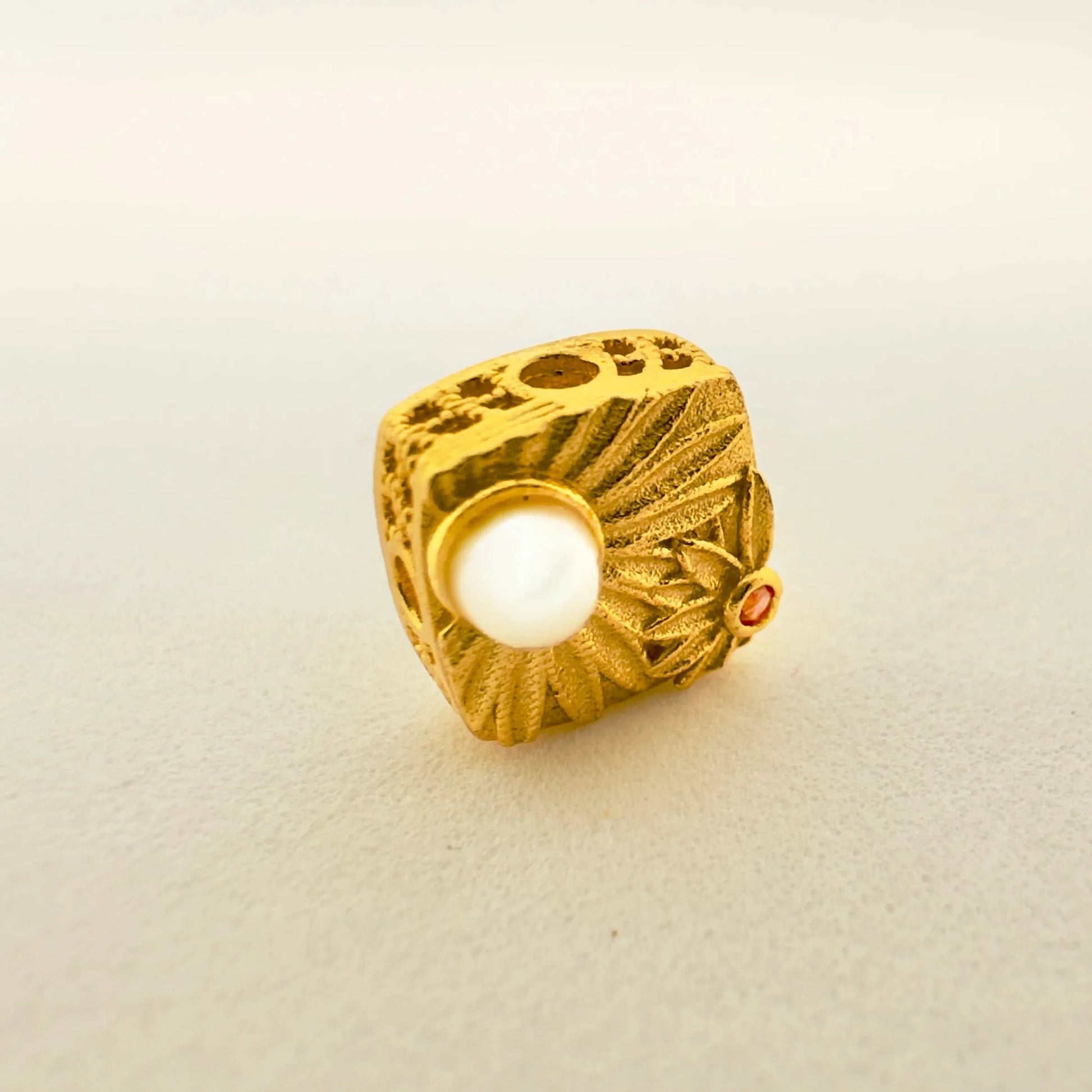 women's pearl necklace