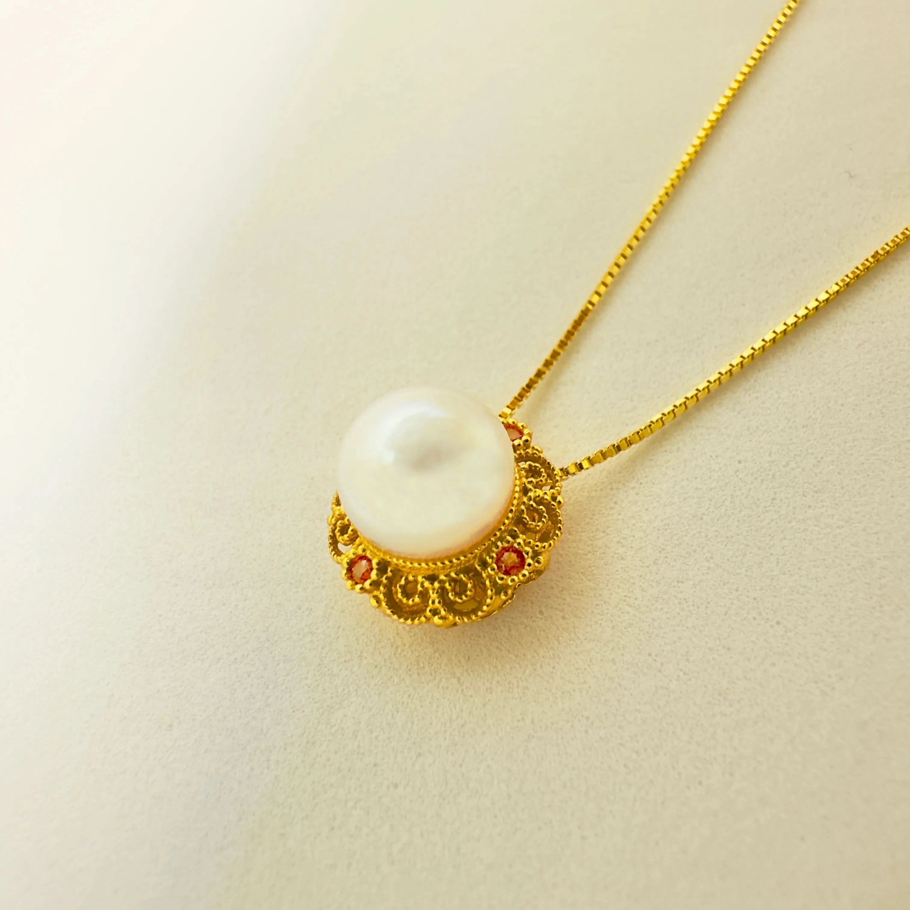 pendant necklace