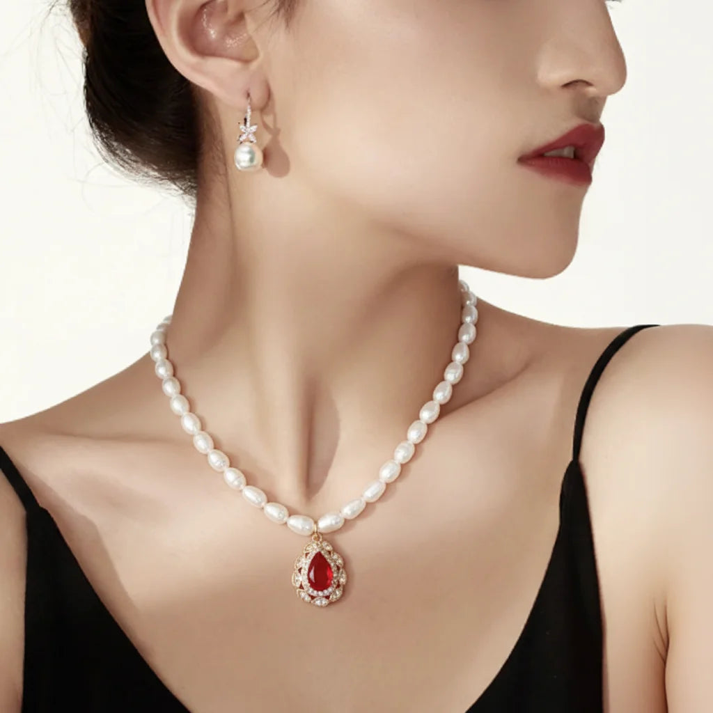 Freshwater Pearl Necklace with Teardrop Gemstone