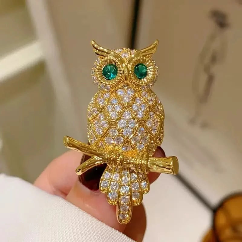 🦉 Green-eyed Owl Brooch | Gold Crystal Owl Pin for Coats, Blazers