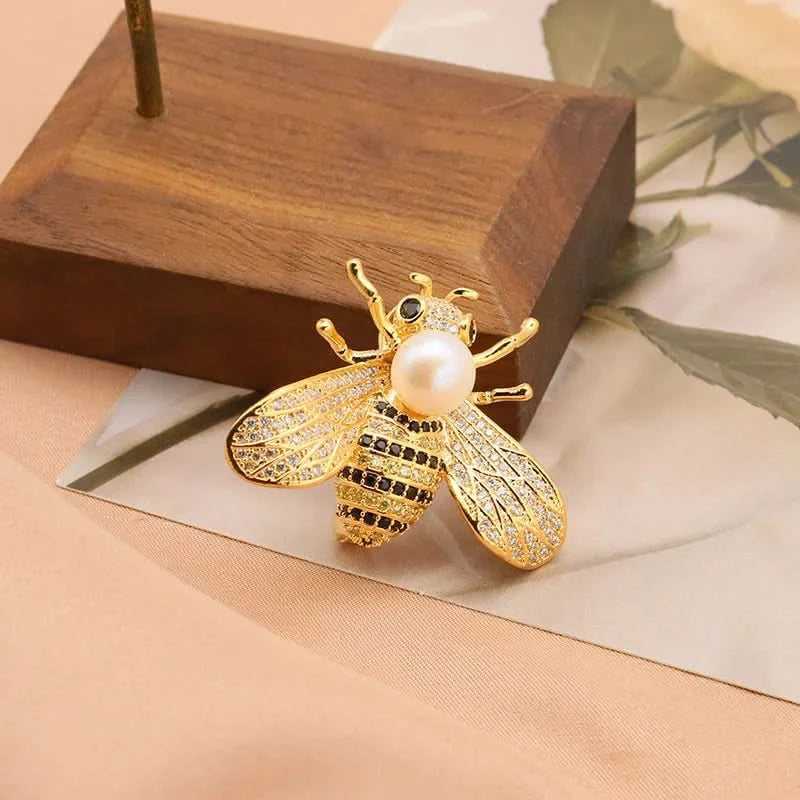 Natural Freshwater Pearl Bee Brooch