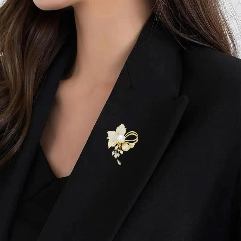 Elegant Pearl Floral Brooch