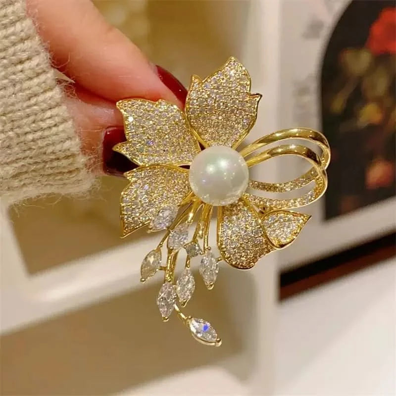 Elegant Pearl Floral Brooch