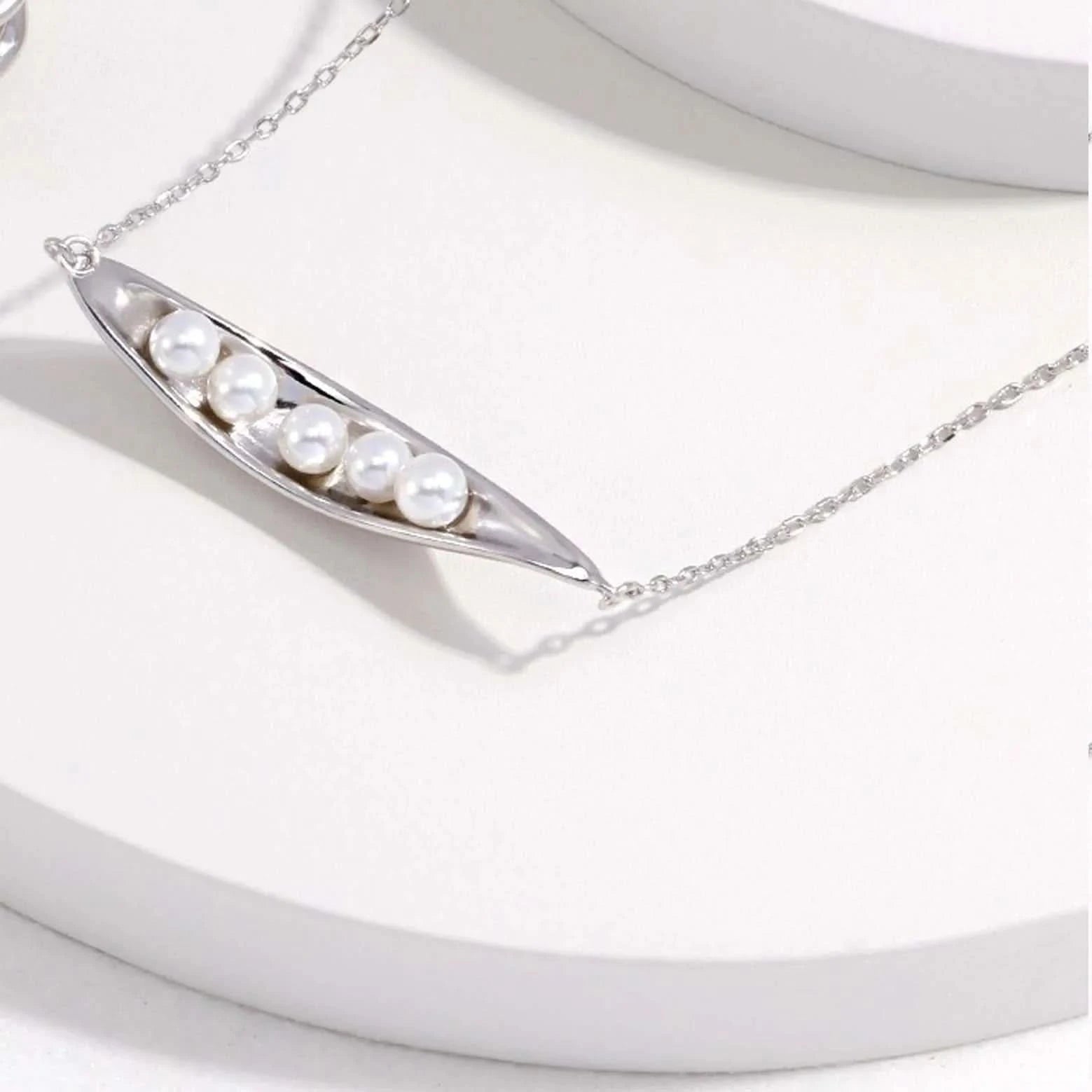 Pea Pod Charm Pearls Necklace