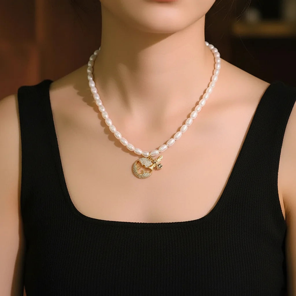 Seeds Pearl Choker Necklace with Bee Pendant