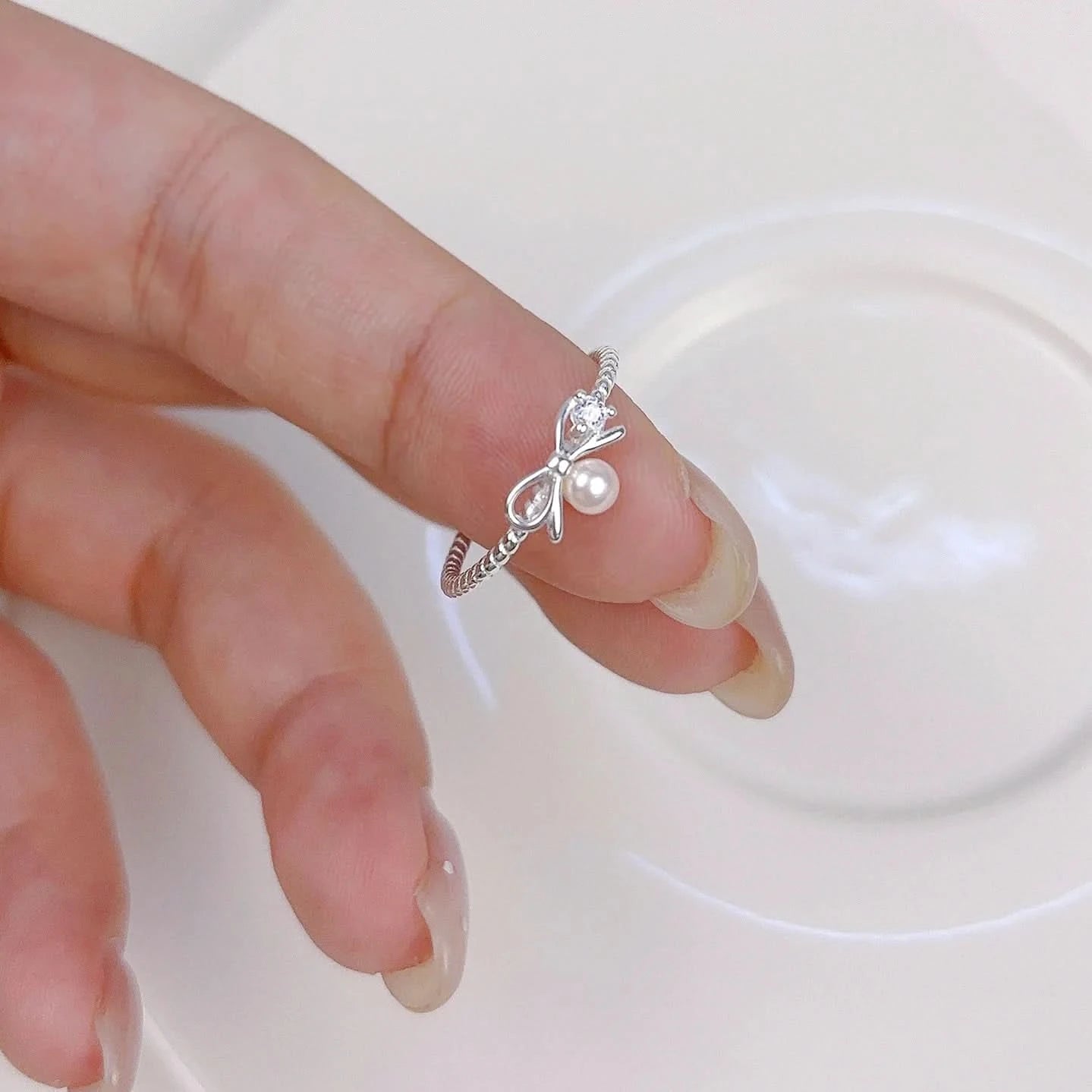 Silver ring with a bow and pearl 