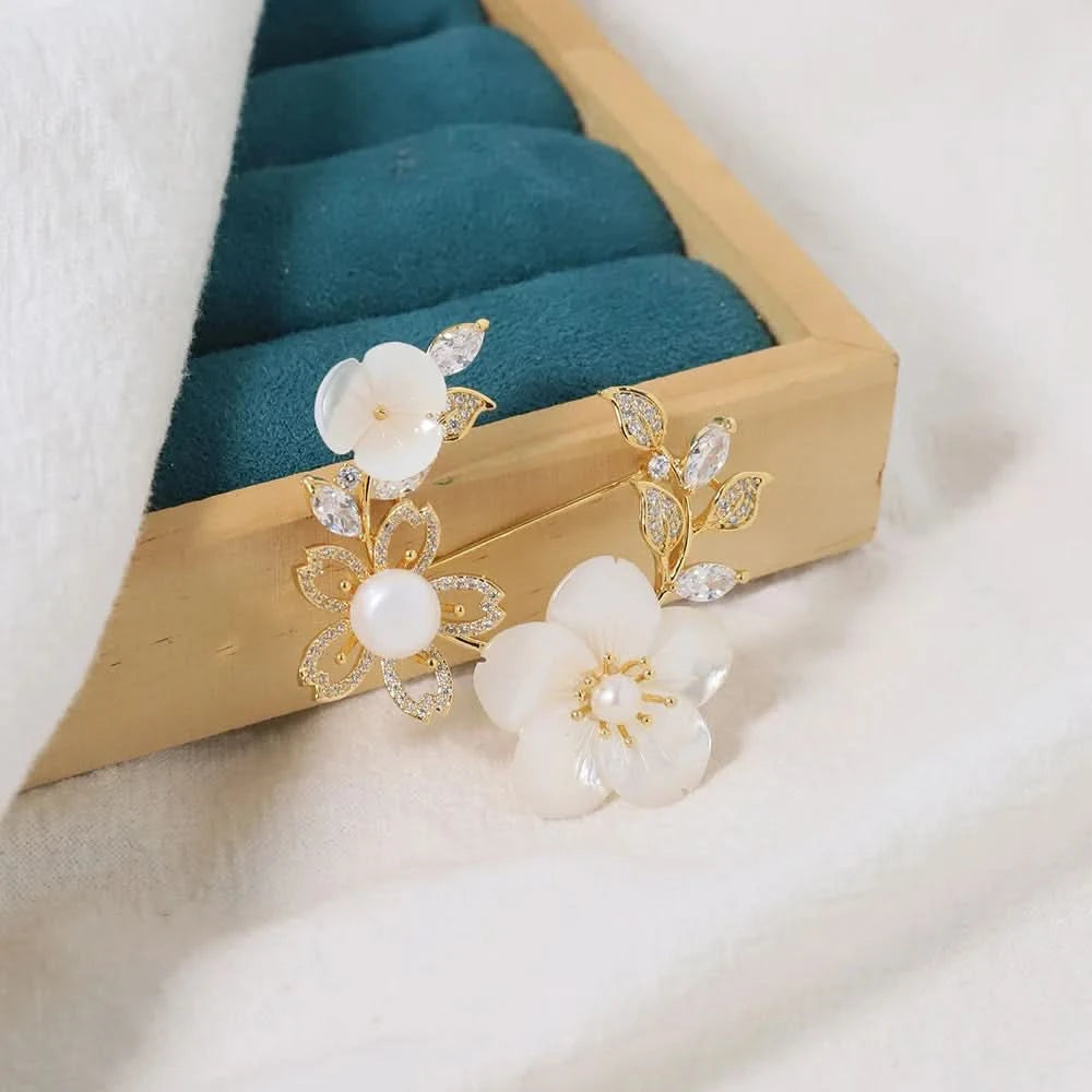 Vintage_Floral_Mother-of-Pearl_Brooch_1