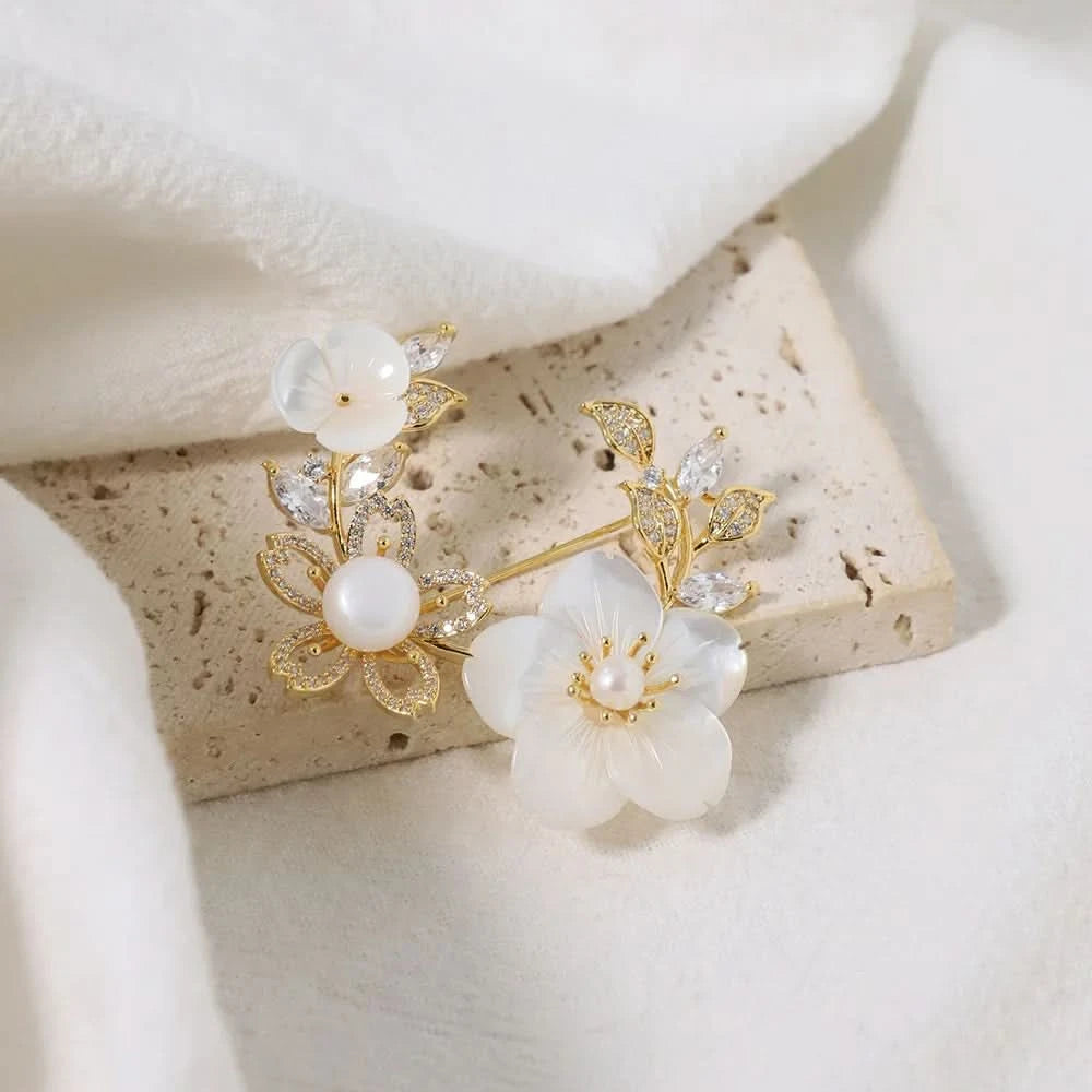Vintage_Floral_Mother-of-Pearl_Brooch_1