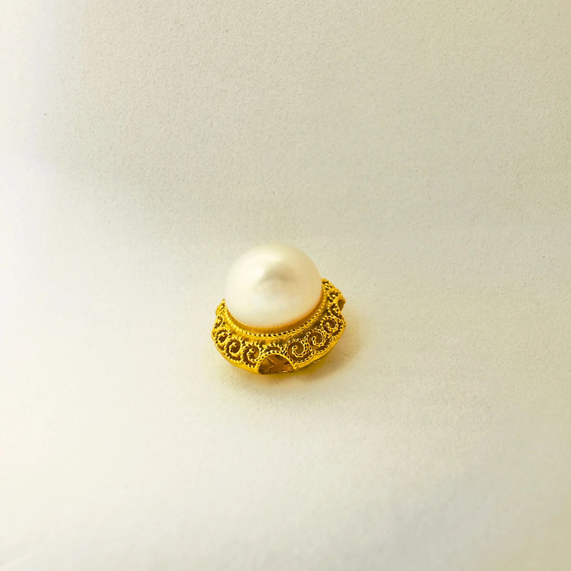 Vintage Engraved Pearl Pendant Necklace