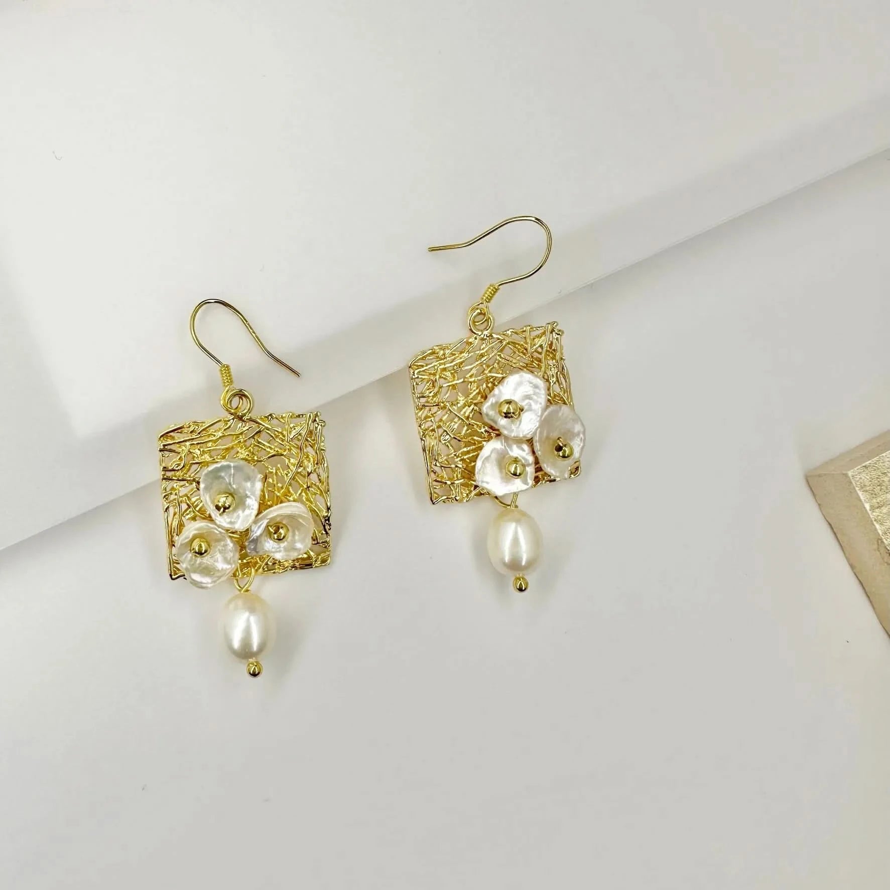 pearl earrings baroque