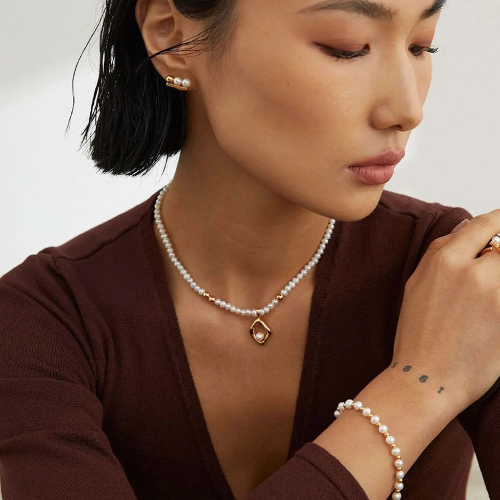 gold pearl necklace