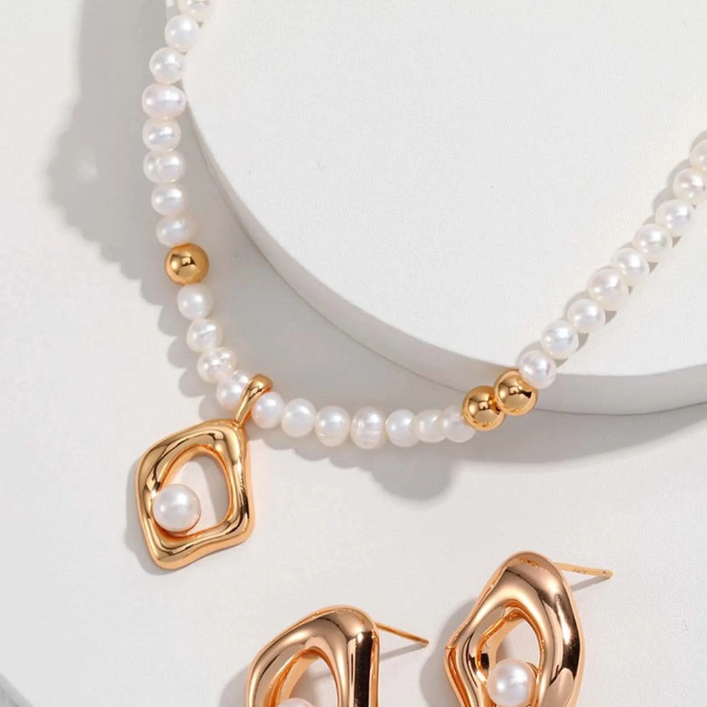 gold pearl necklace