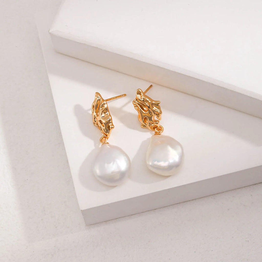 Fluid stud Baroque pearl earrings - Angel Barocco