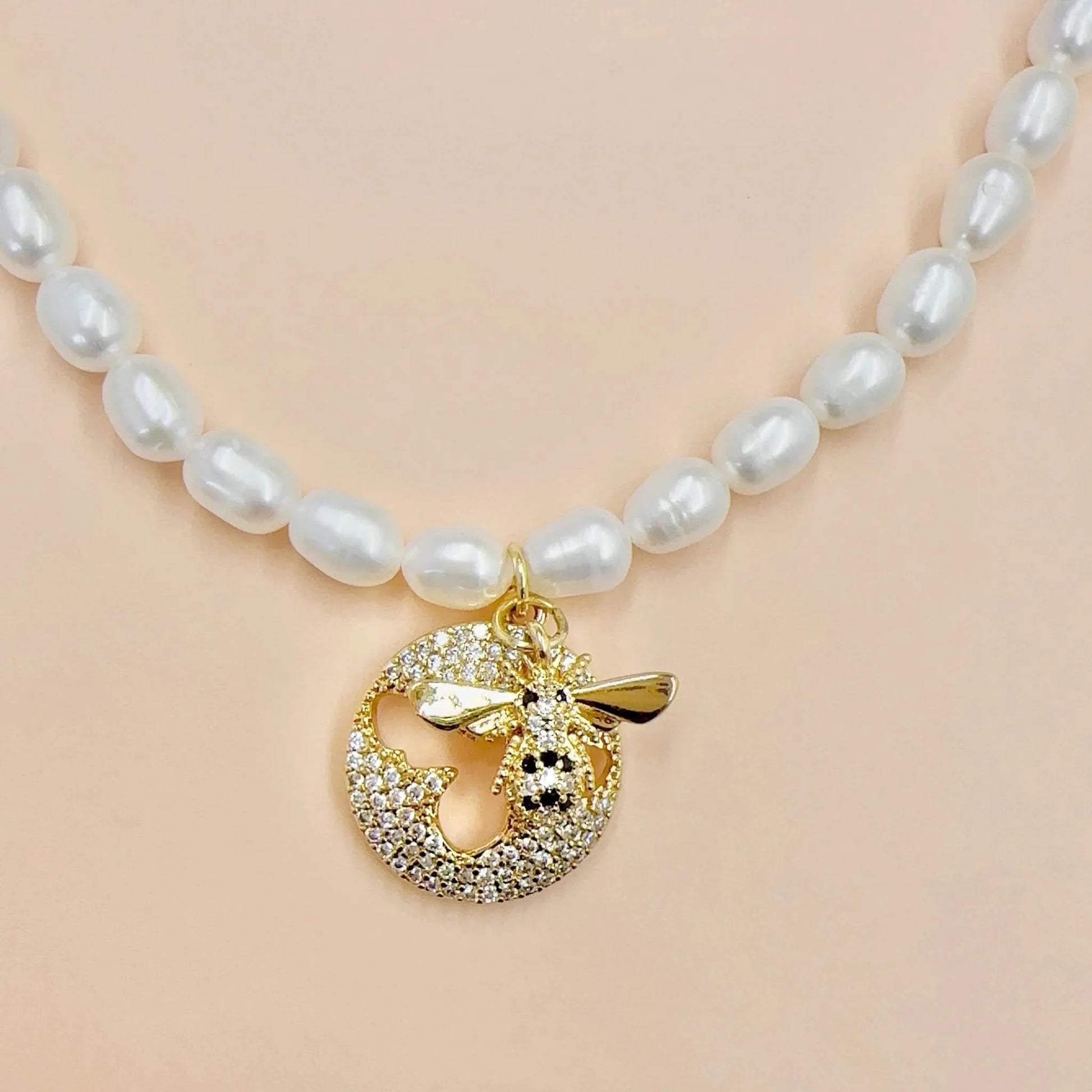 Graduated Pearl Necklace with Bee pendant - Angel Barocco
