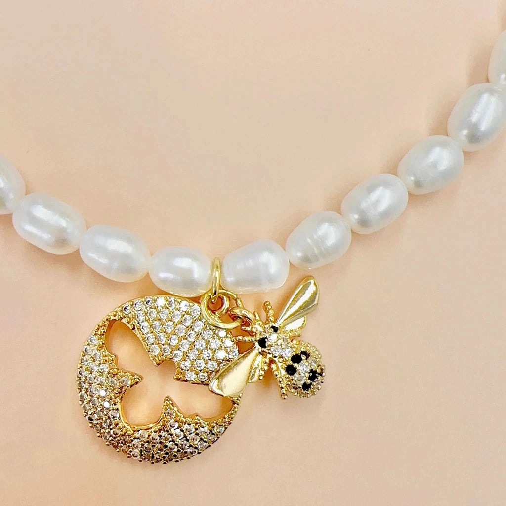 Graduated Pearl Necklace with Bee pendant - Angel Barocco