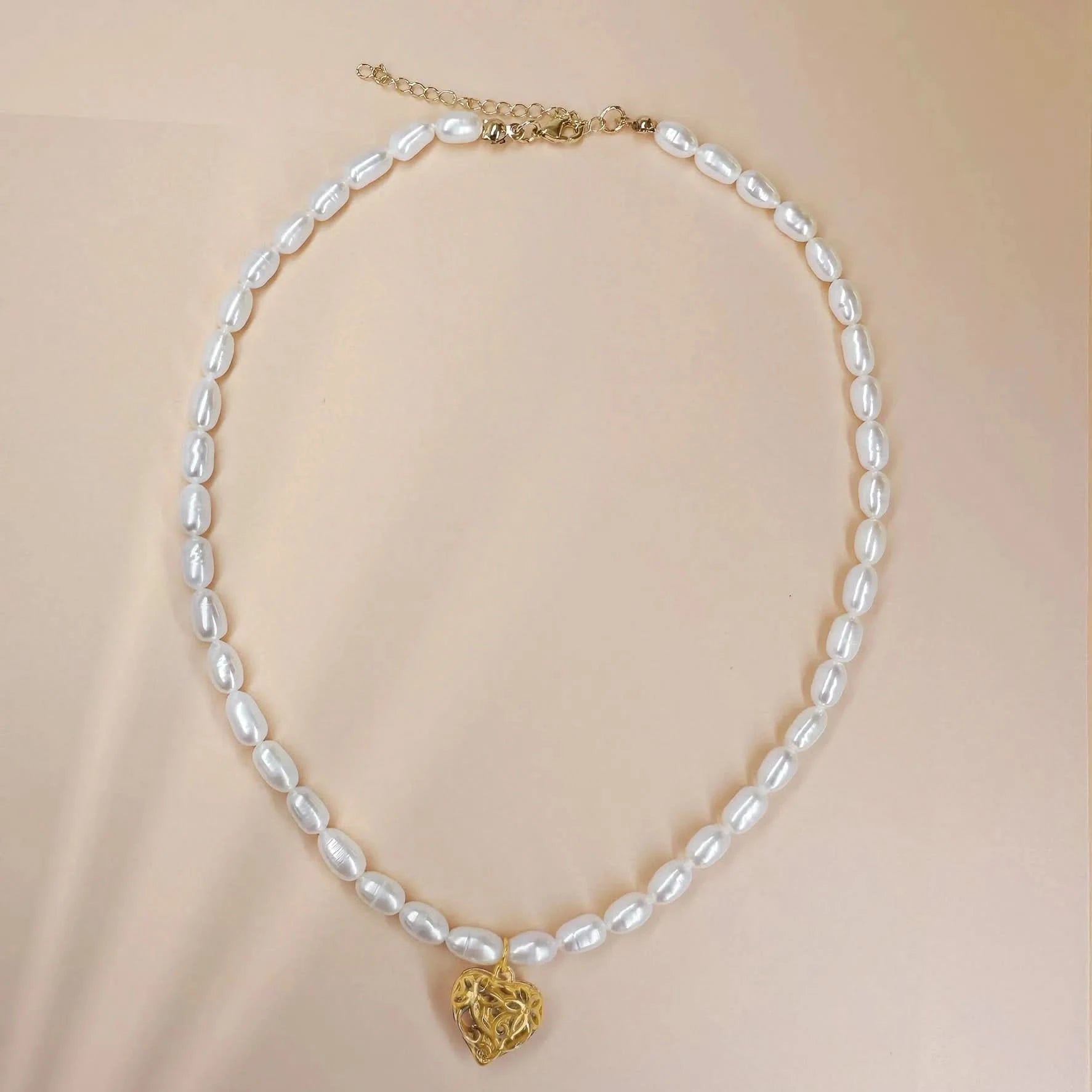 choker with pearl necklace