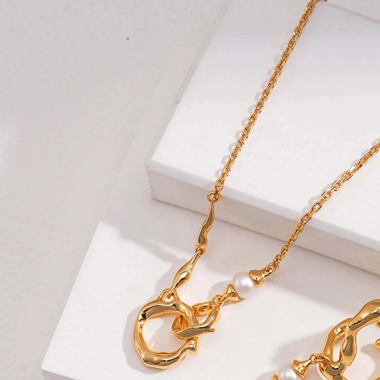 white pearl necklace