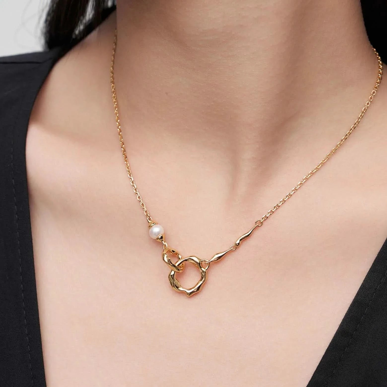 white pearl necklace