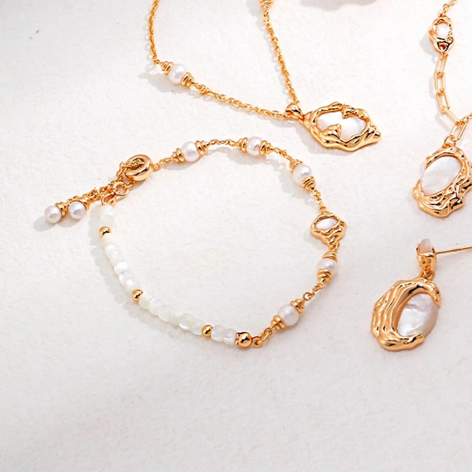 Mother shell pearl bracelet