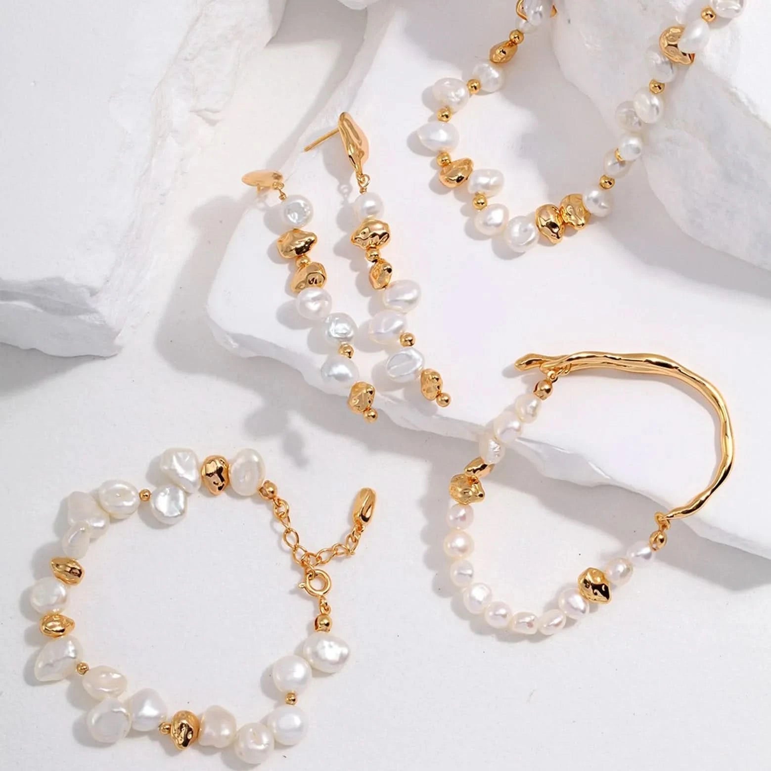 gold and pearl necklace