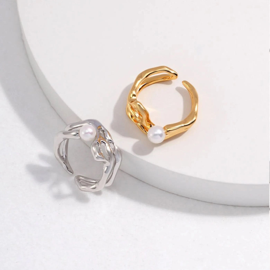 Pearl adjustable ring features a lava design - Angel Barocco
