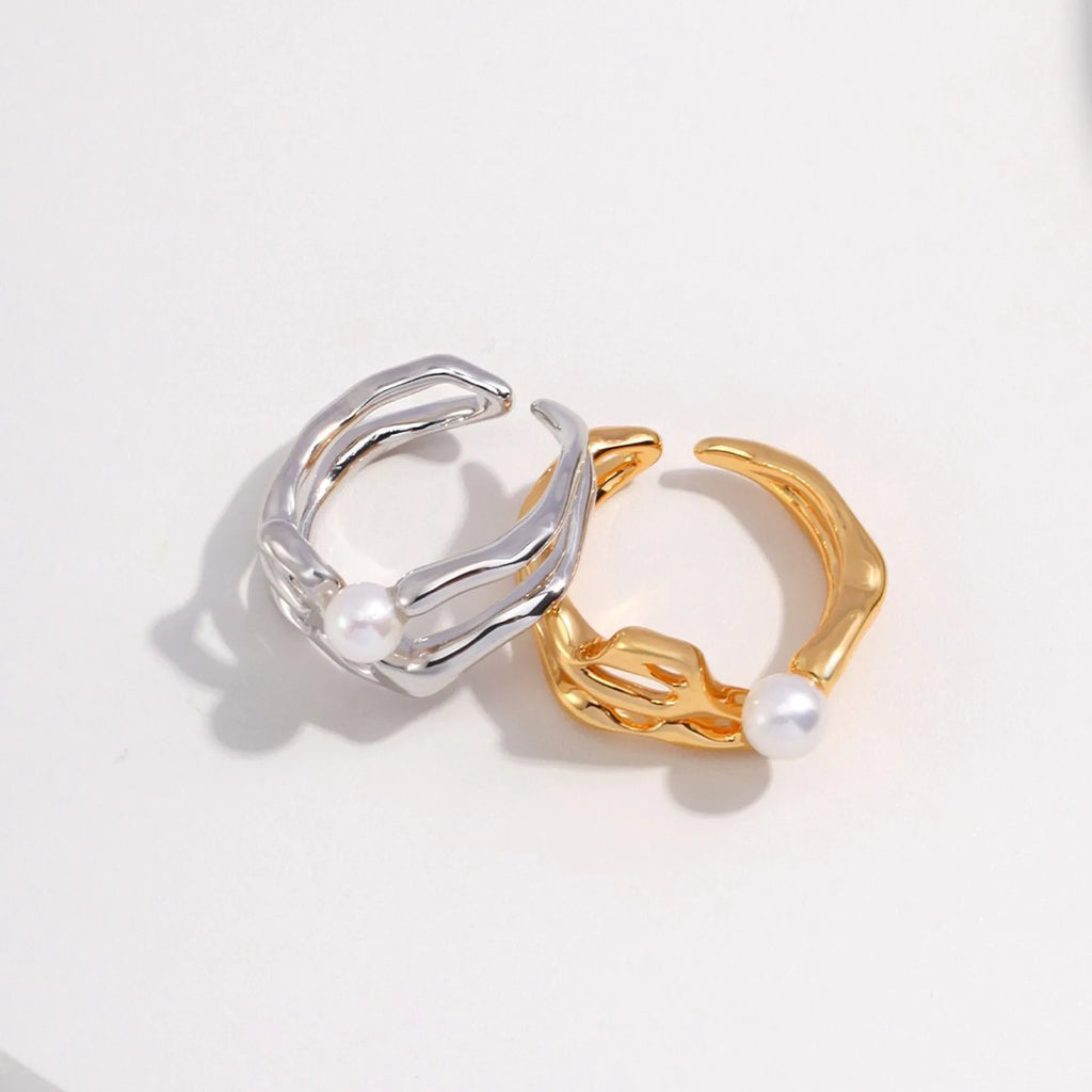 Pearl adjustable ring features a lava design - Angel Barocco