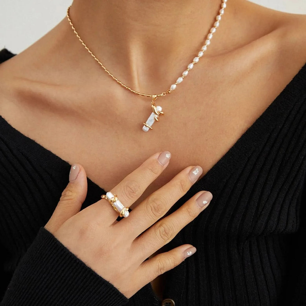 Stick Baroque pearl ring - Angel Barocco