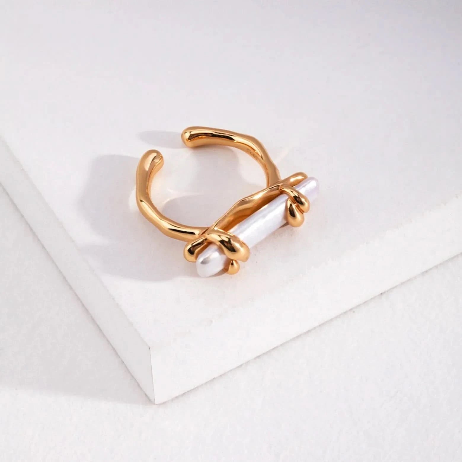 Stick Baroque pearl ring - Angel Barocco