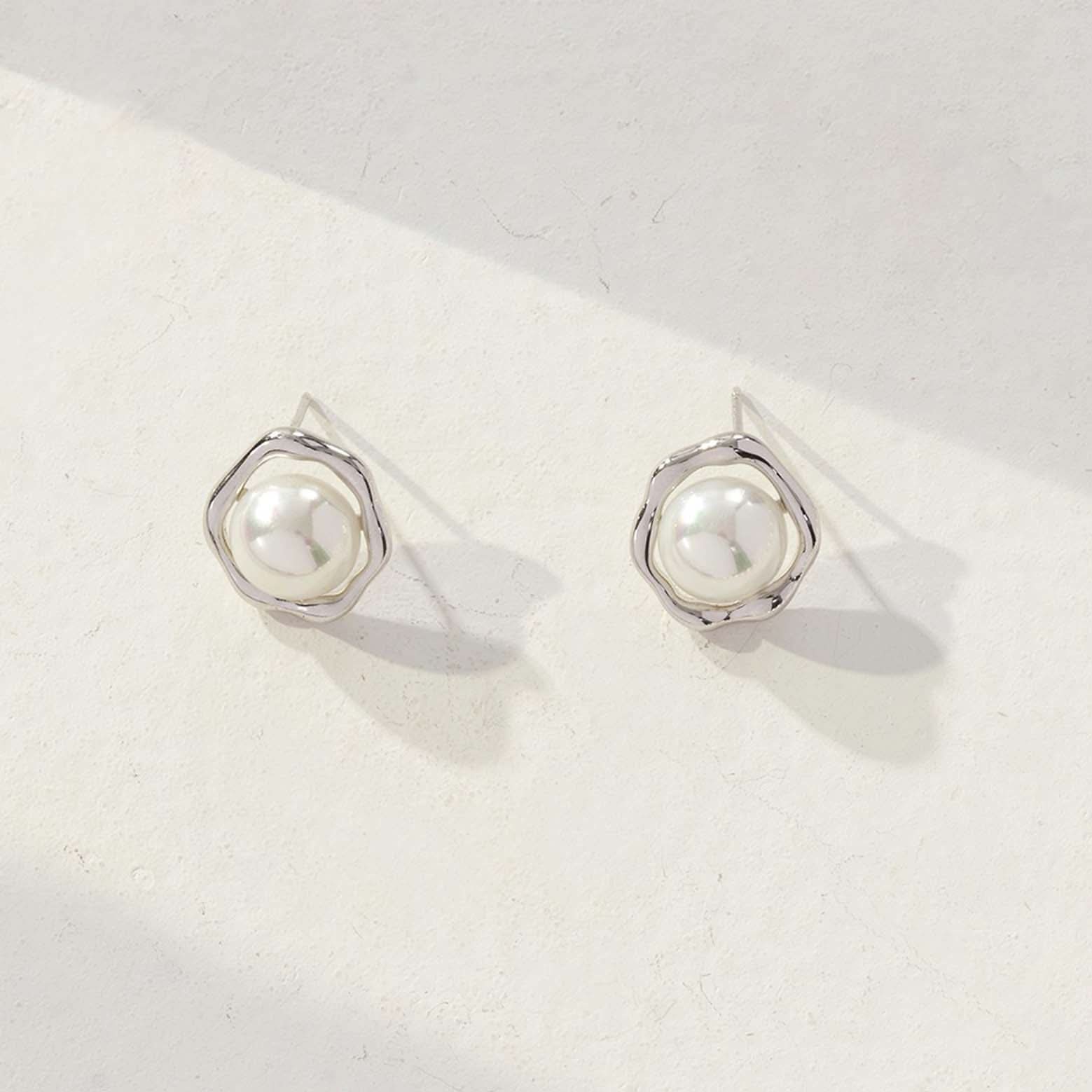 Freshwater round pearl stud earrings - Angel Barocco